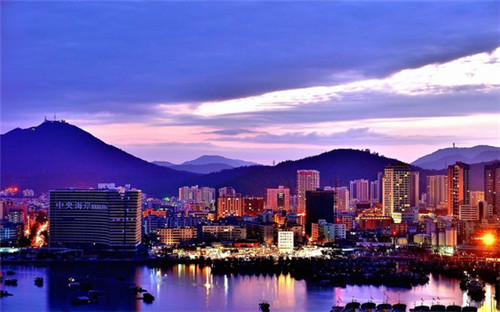 女孩名字李紫悦如何取名好听（李紫玥名字的含义）